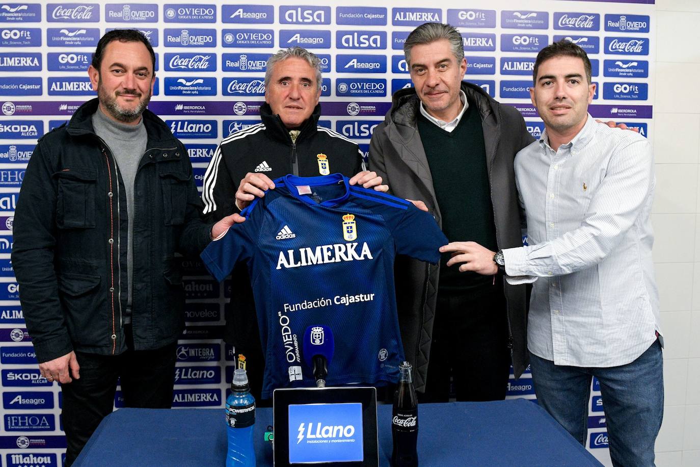 Joseba Aguirre ha sido presentado este lunes como nuevo técnico del Real Oviedo Femenino. 