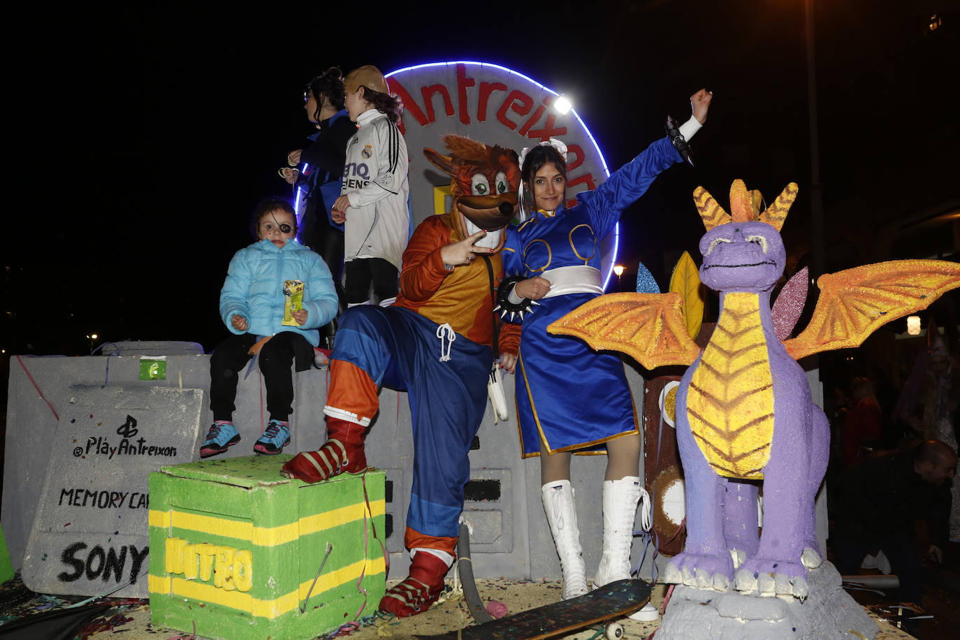 Fotos: La &#039;Gaitaxia&#039; coloniza el desfile de Antroxu de Avilés