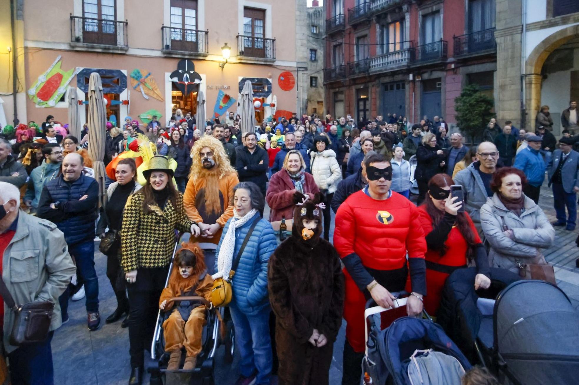 El público siguió el concurso desde la plaza de Carlos Lobo. 