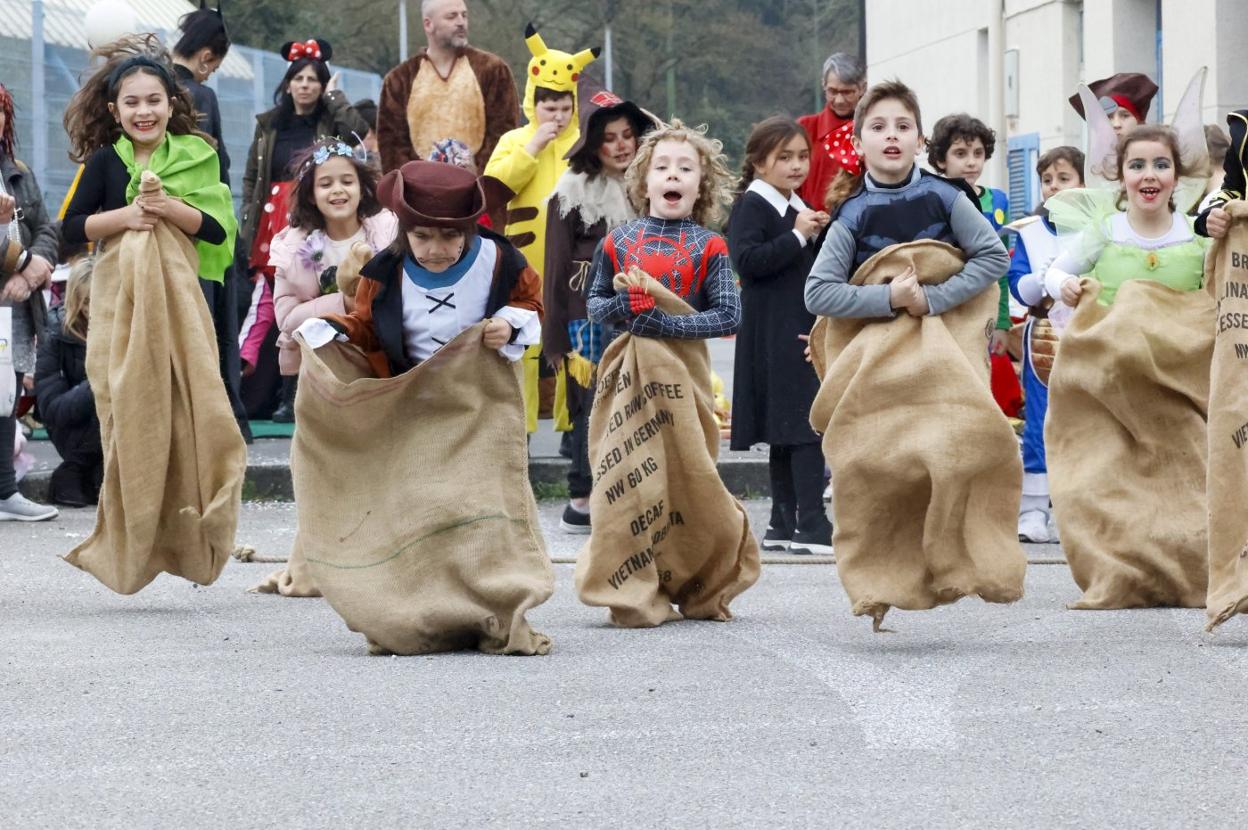 Hubo obsequios para todos los niños . 