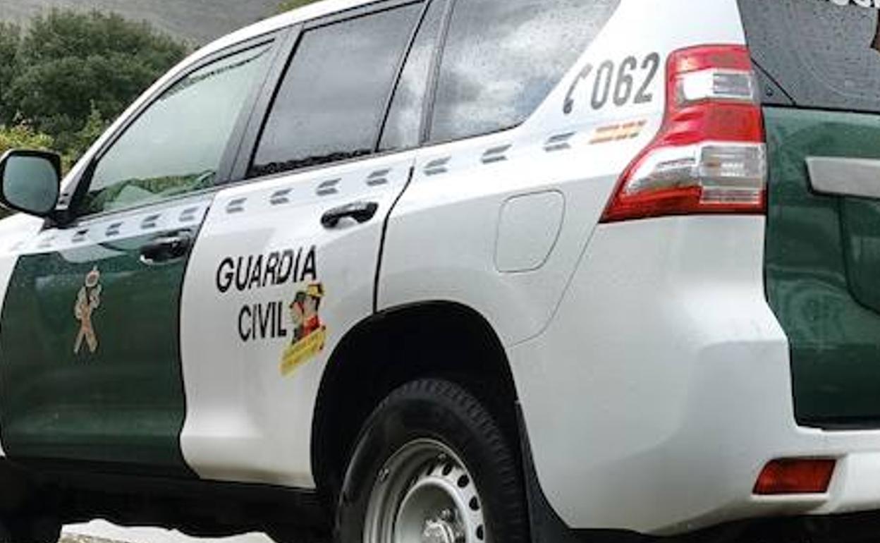 A-8: Auxilian por un colapso nervioso a la madre de una conductora que tuvo un accidente de tráfico en Gijón