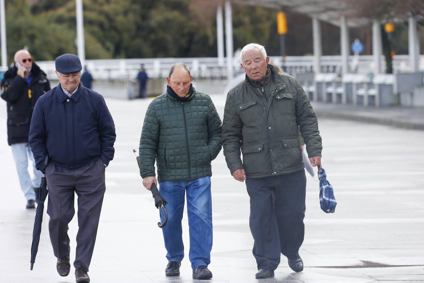 Fotos: Asturias, bajo el frío, la nieve y la lluvia