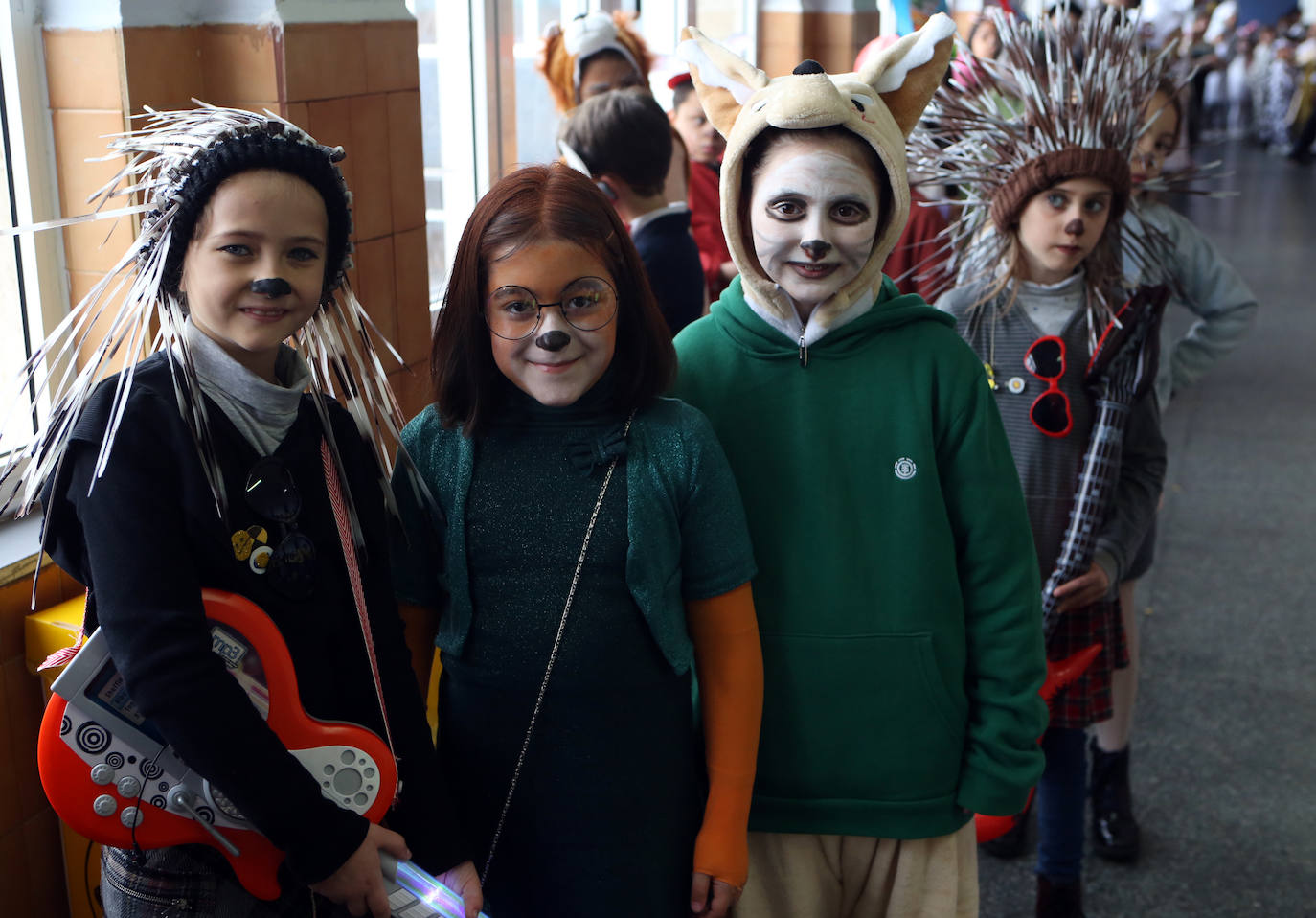 Fotos: Los alumnos del colegio de Ventanielles se disfrazan por carnaval