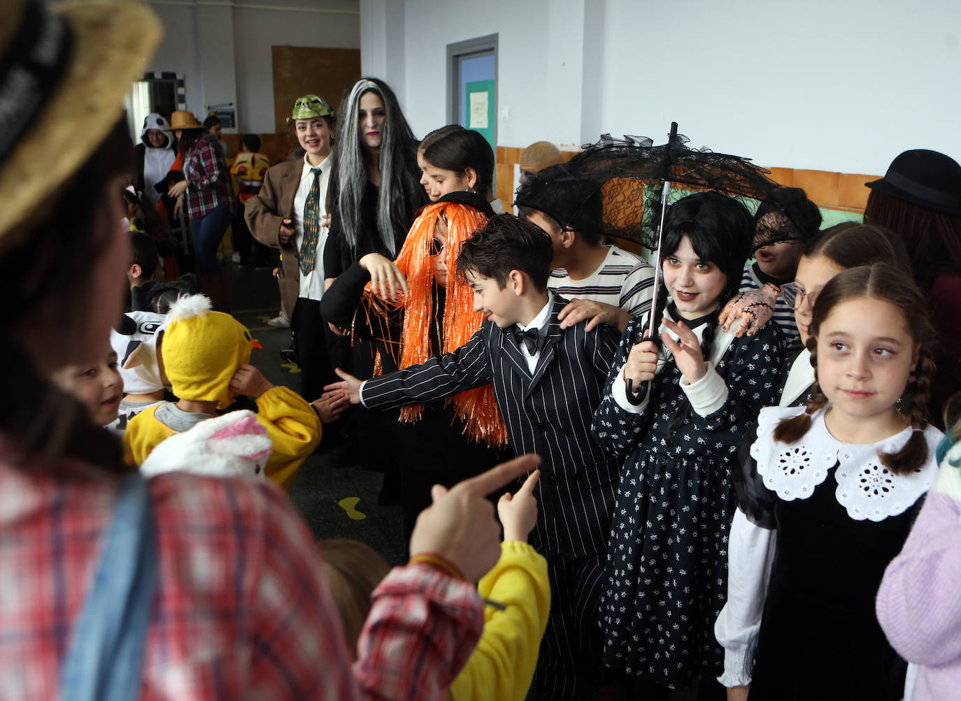 Fotos: Los alumnos del colegio de Ventanielles se disfrazan por carnaval