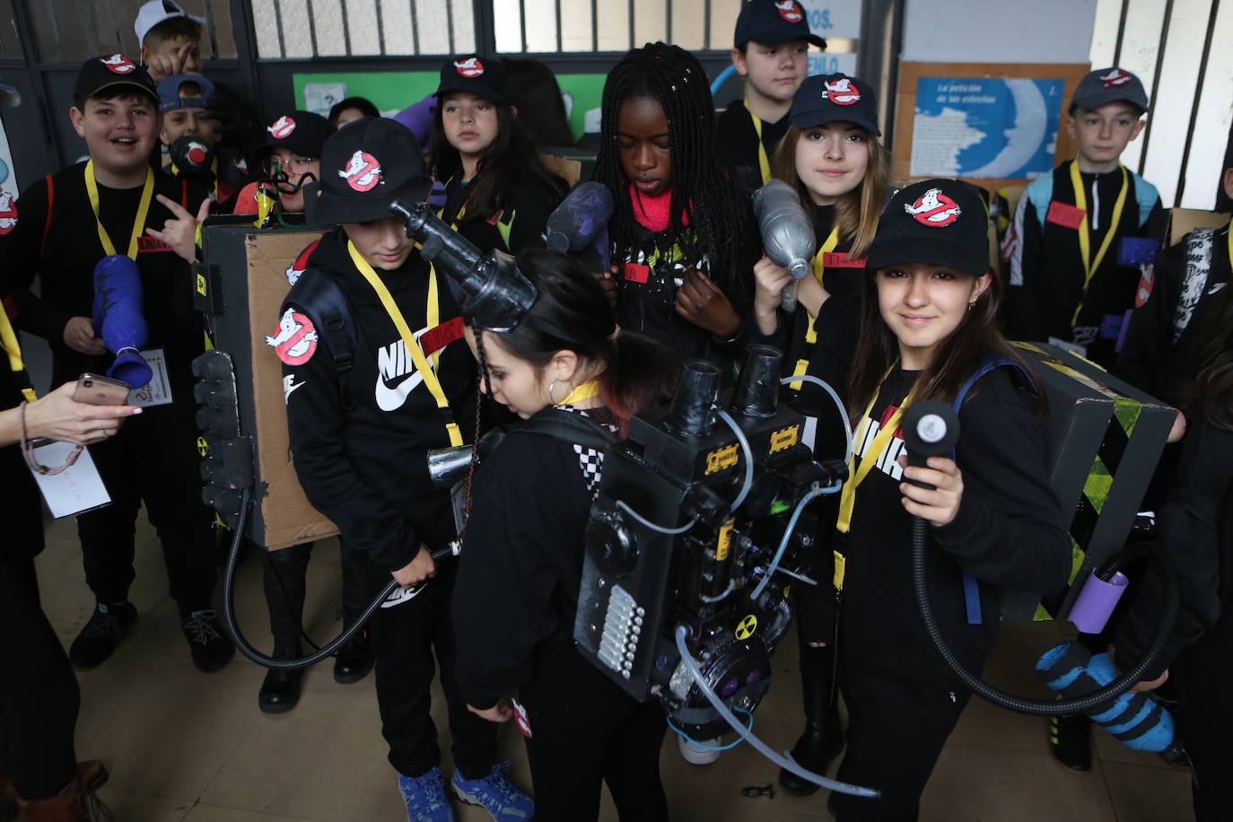 Fotos: Los alumnos del colegio de Ventanielles se disfrazan por carnaval