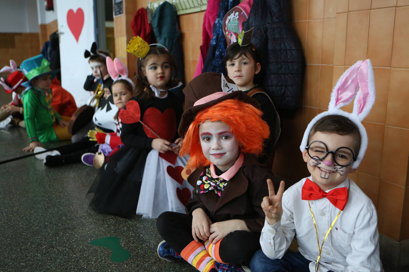 Fotos: Los alumnos del colegio de Ventanielles se disfrazan por carnaval