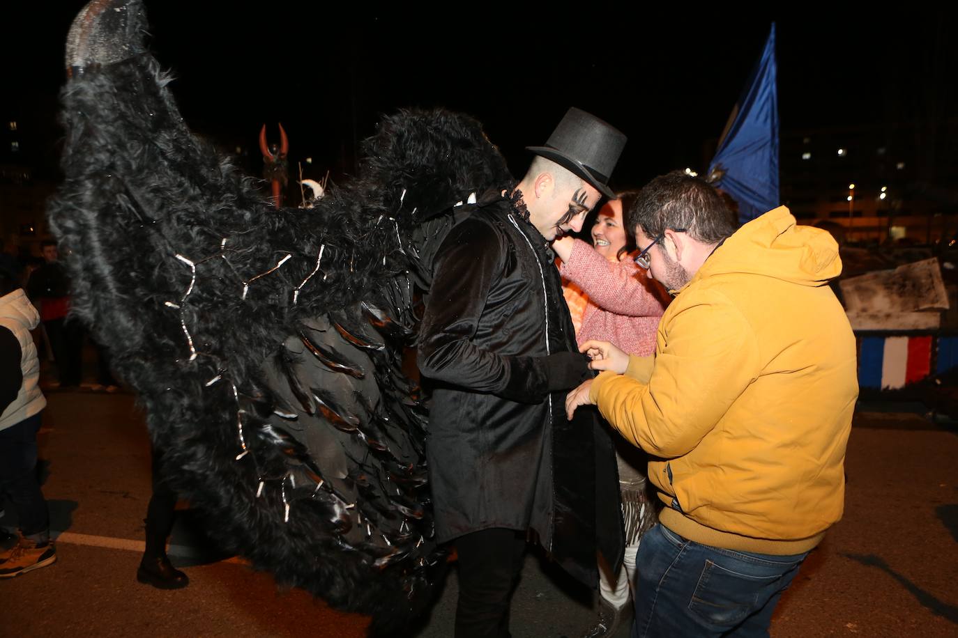 Fotos: Mieres vive «con mucha alegría» su Gran Antroxu con el desfile de grupos por las calles