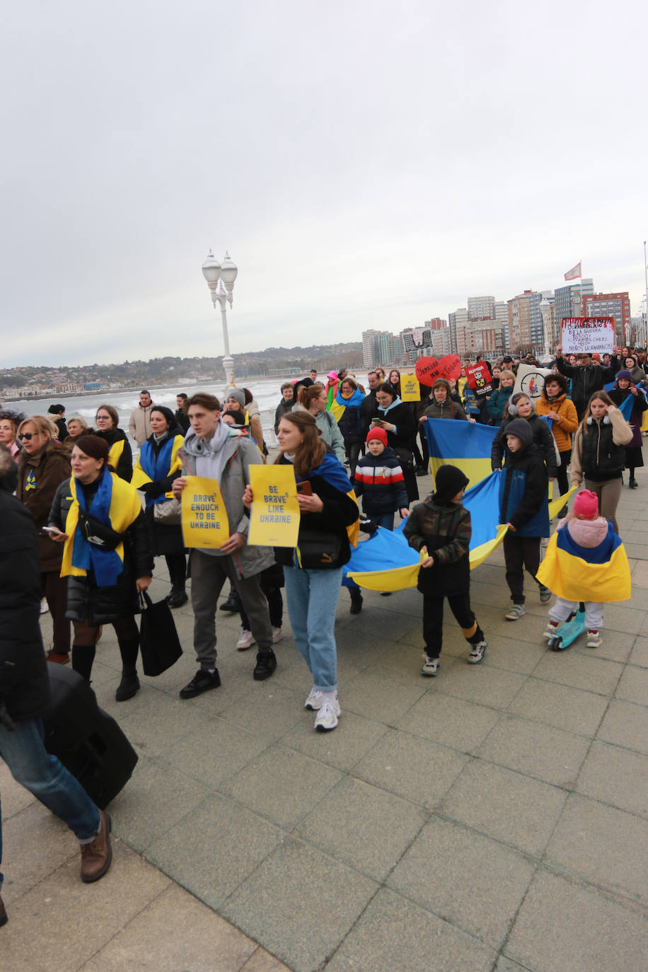 Fotos: El Náutico se viste de azul y amarillo en el aniversario de la guerra en Ucrania