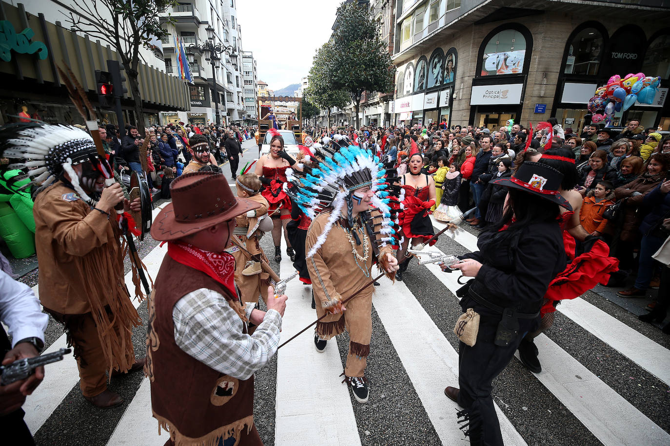 Fotos: Derroche de color y diversión en el carnaval de Oviedo