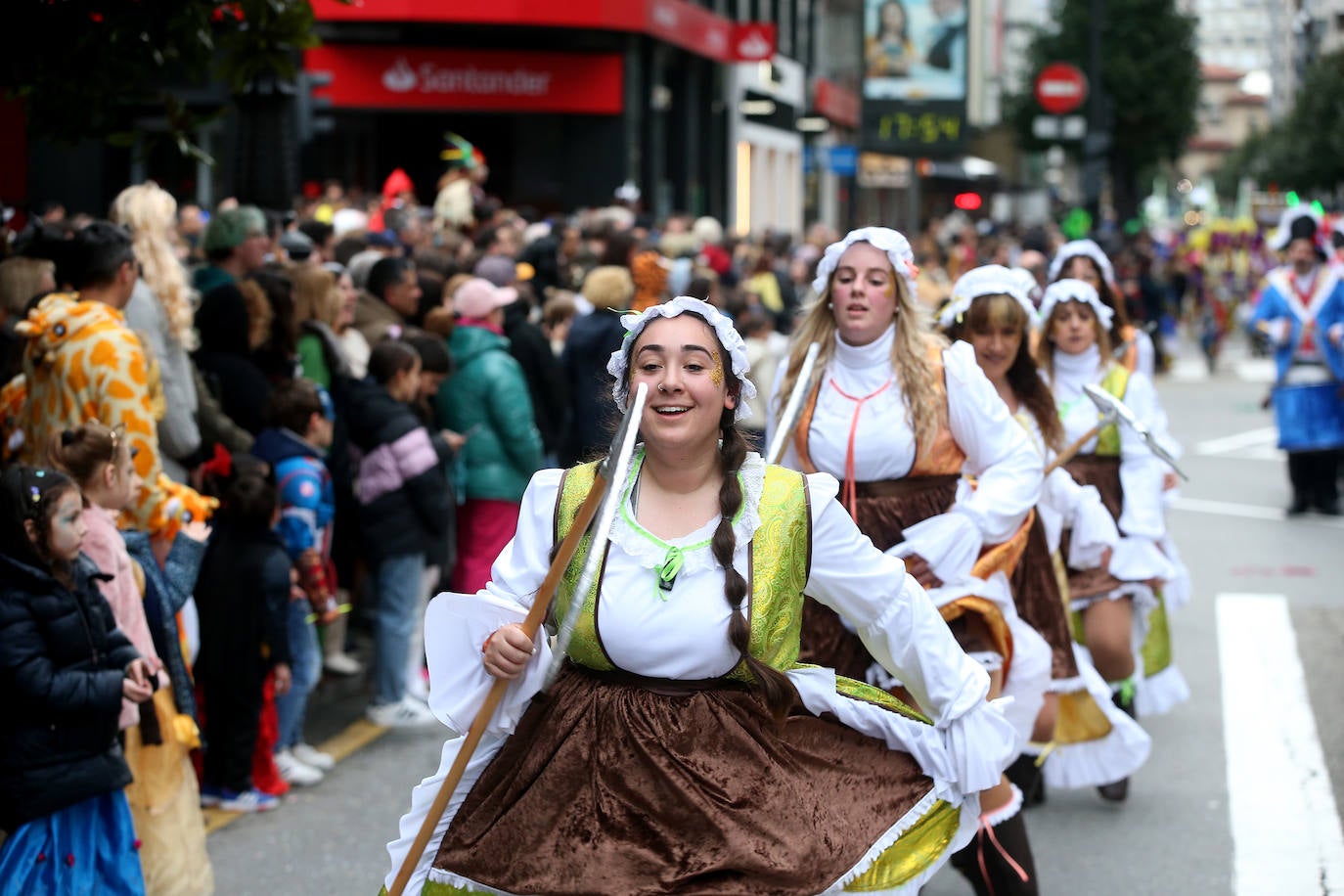 Fotos: Derroche de color y diversión en el carnaval de Oviedo