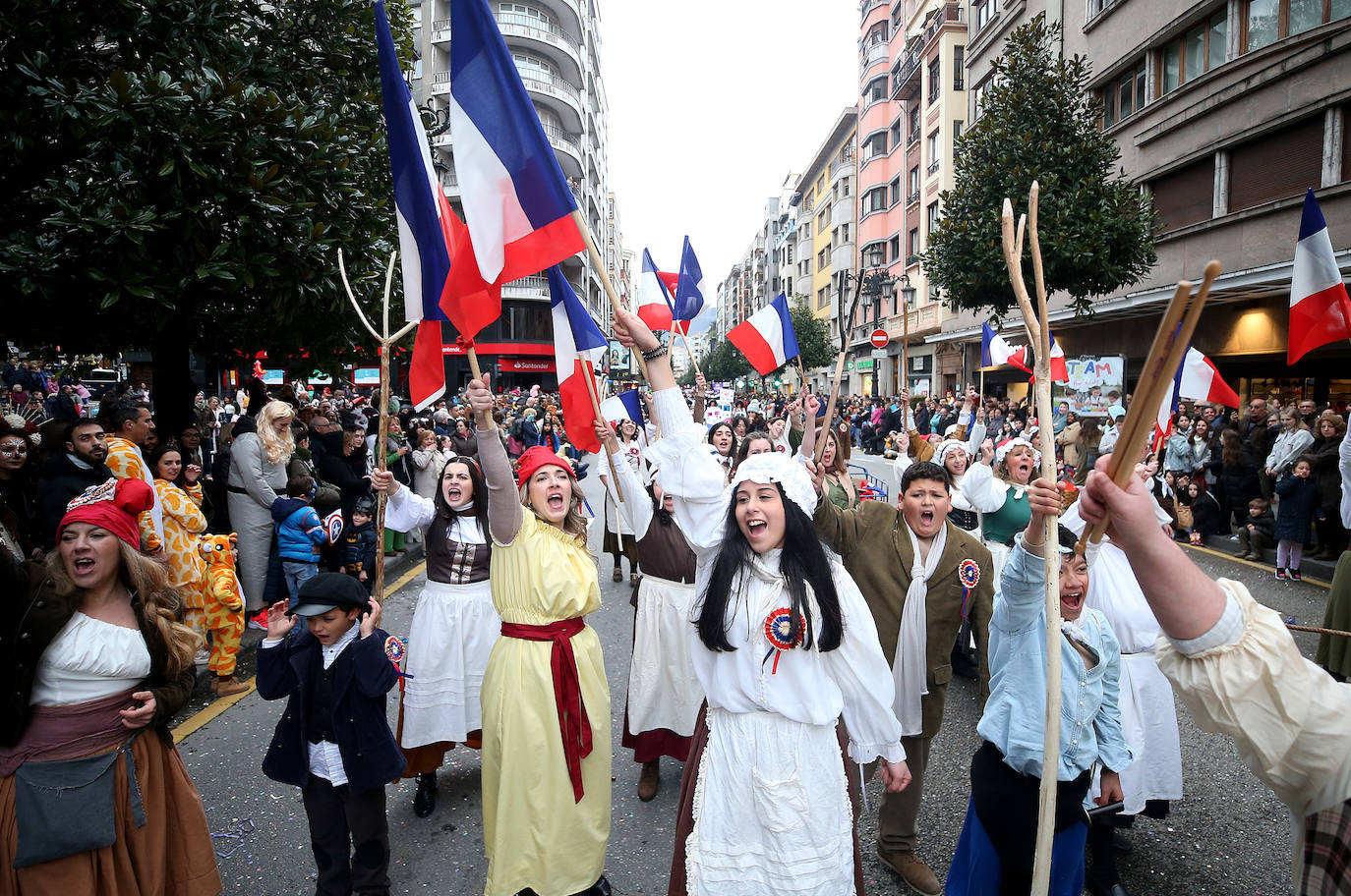 Fotos: Derroche de color y diversión en el carnaval de Oviedo