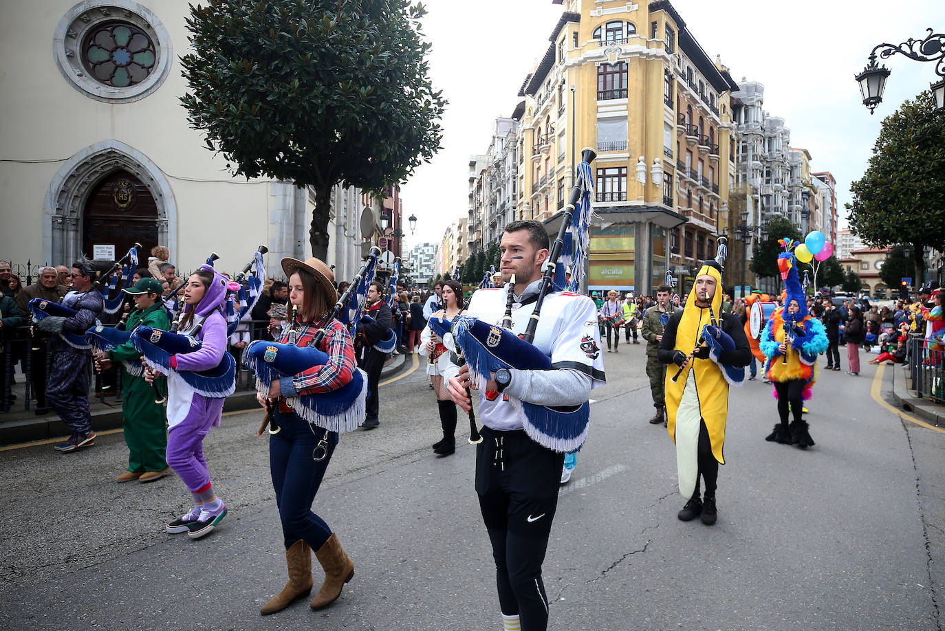 Fotos: Derroche de color y diversión en el carnaval de Oviedo