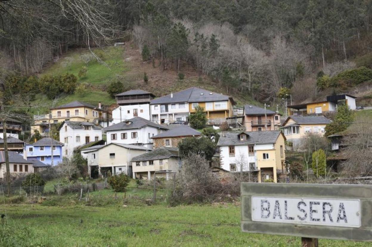 Balsera, la pequeña aldea valdesana donde vivía la víctima con su padre.