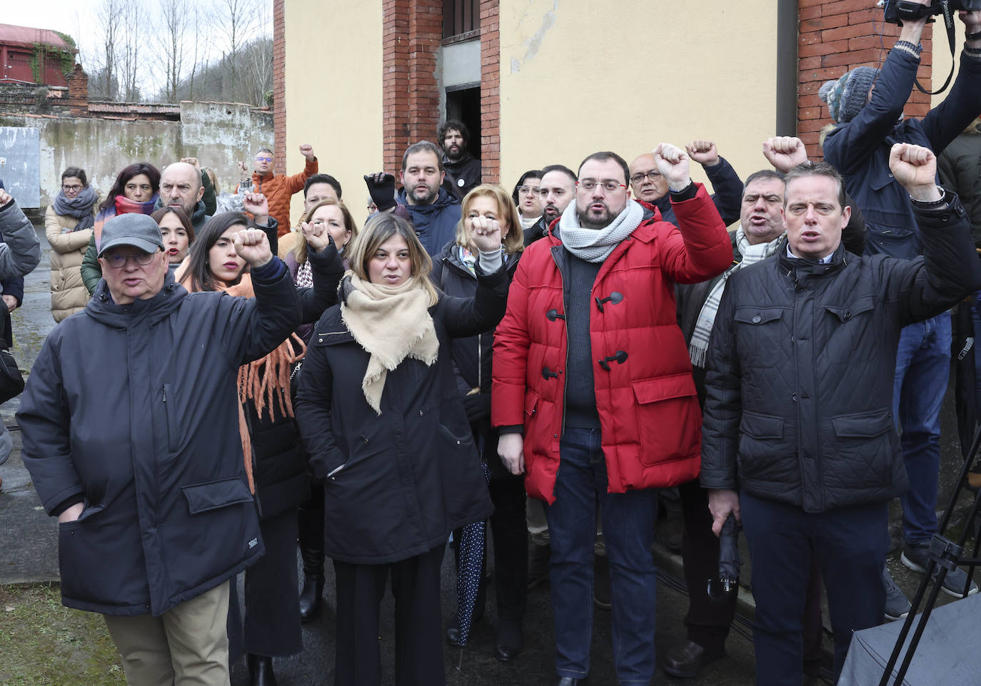 Fotos: Homenaje a Manuel Llaneza en Mieres