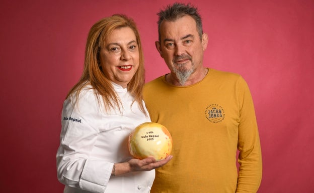 María Antonia Fernández y José Ramón Pérez, del Mesón El Centro, de Puerto de Vega.