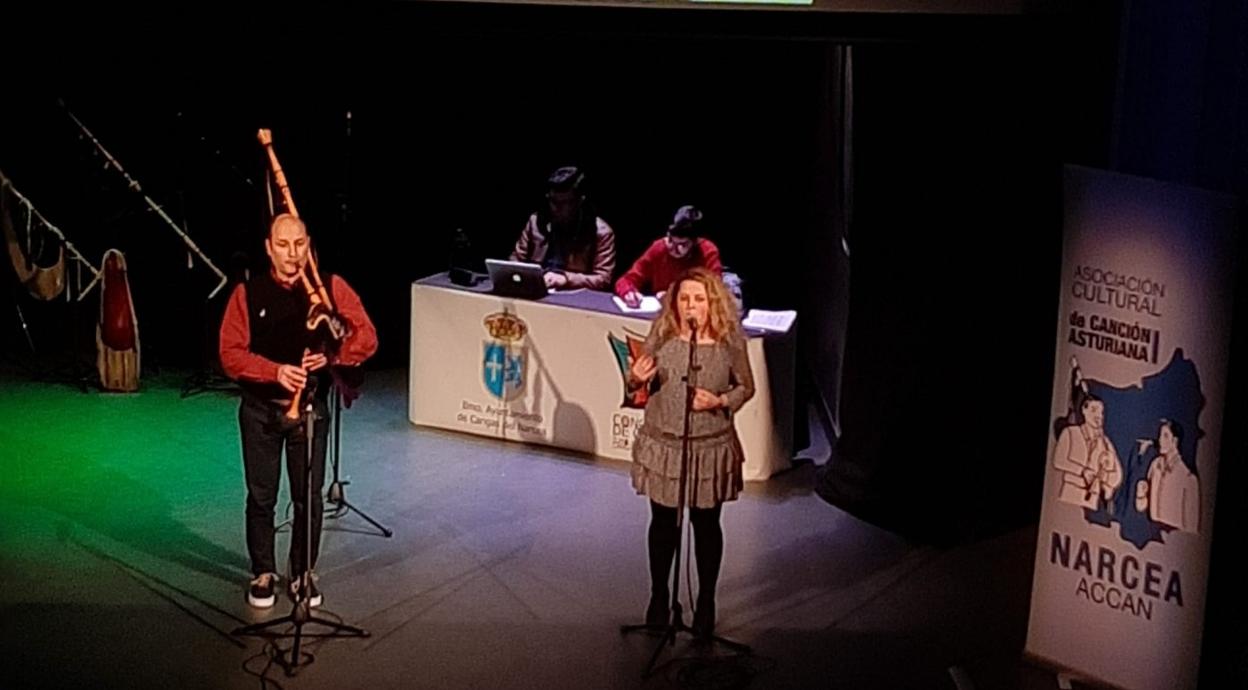 Alicia Villanueva durante su interpretación en el Teatro Toreno. 