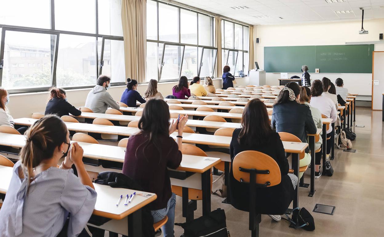 Examen oposición a plazas de maestro convocado por la Consejería de Educación. 