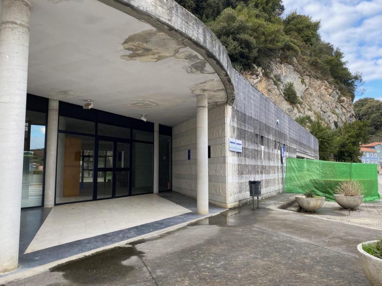 Entrada a la cueva riosellana de Tito Bustillo, actualmente en obras. 