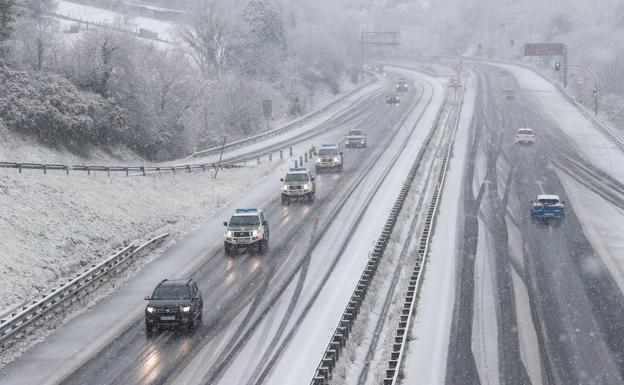 Nieve en la Autovía Minera esta mañana.