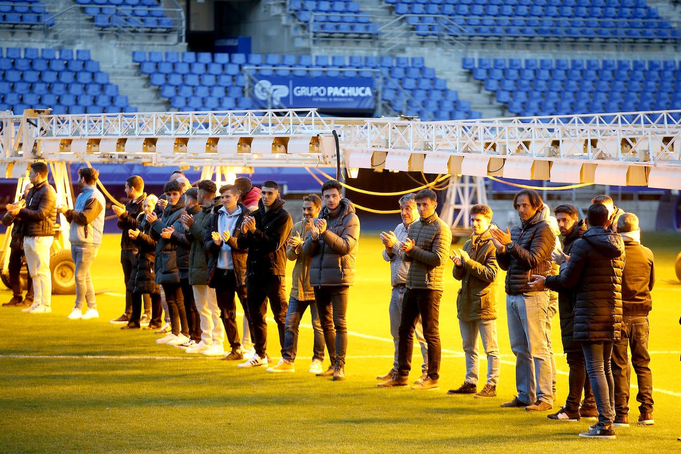 Fotos: Sentido homenaje a Pelayo Novo en el Carlos Tartiere