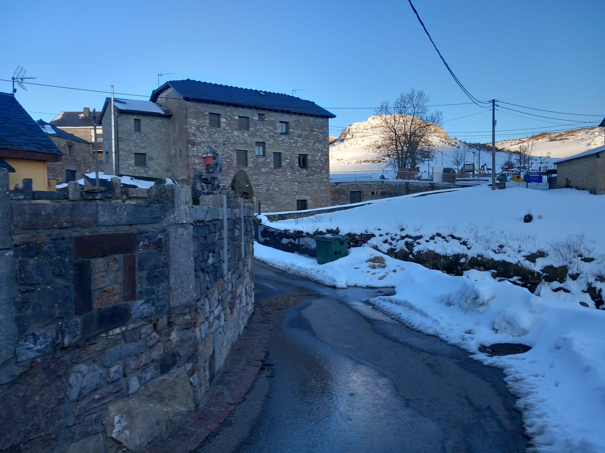 Fotos: La nieve cubre los paisajes de Somiedo y Teverga