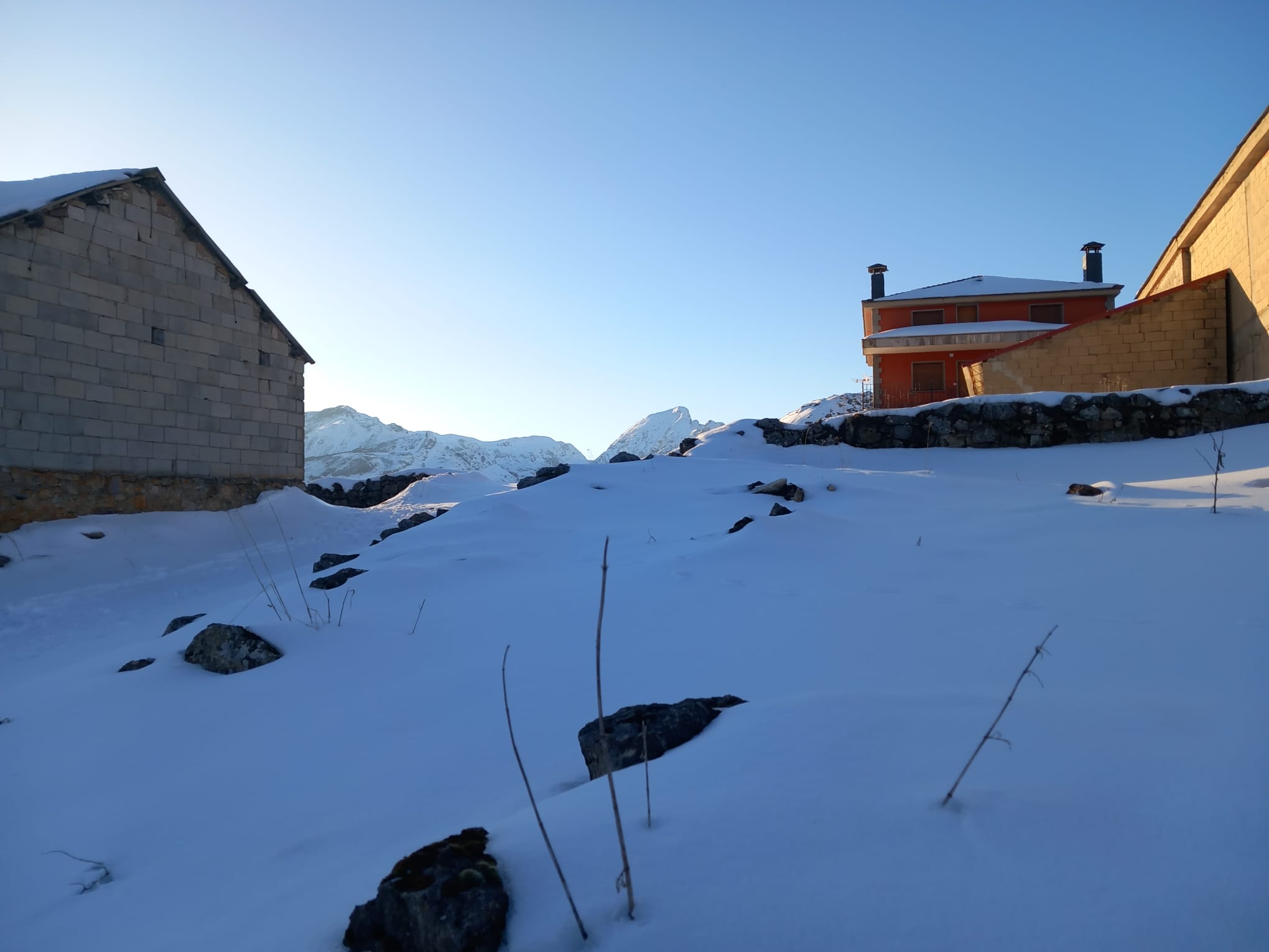 Fotos: La nieve cubre los paisajes de Somiedo y Teverga