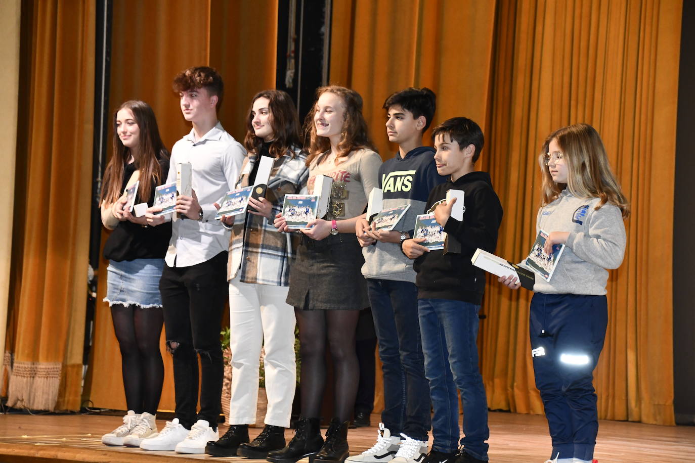 Fotos: La Gala del Deporte del Colegio San Fernando de Avilés reconoce los logros