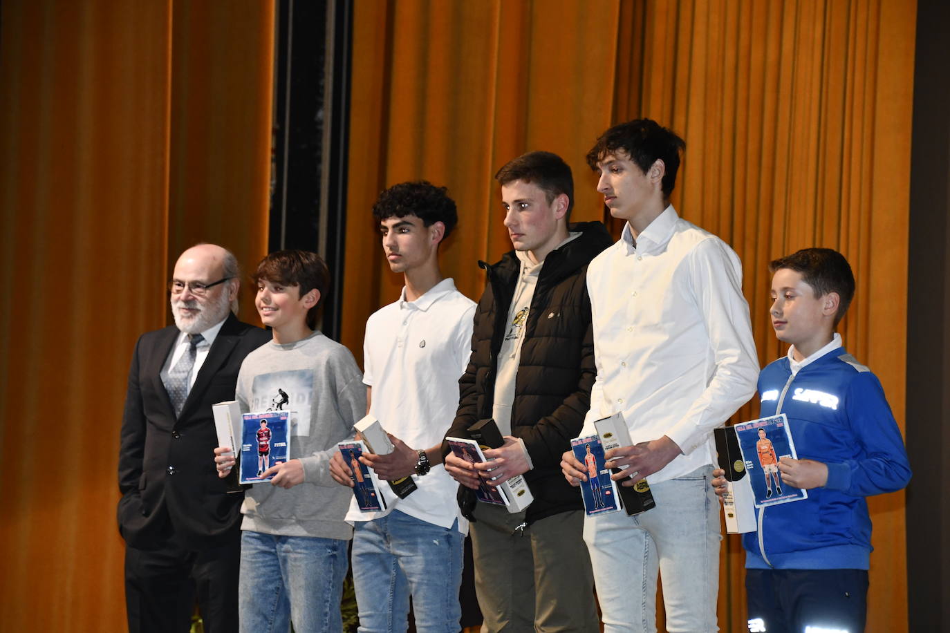 Fotos: La Gala del Deporte del Colegio San Fernando de Avilés reconoce los logros