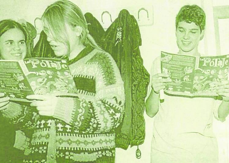 Alumnos de instituto leen el polémico cómic.