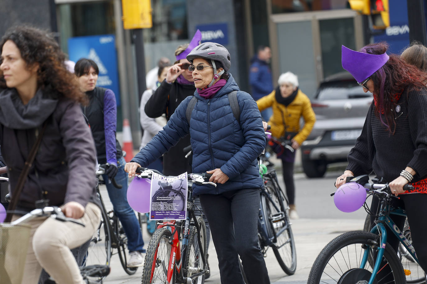 Fotos: El 8M se adelanta en Gijón con la Revuelta Ciclofeminista