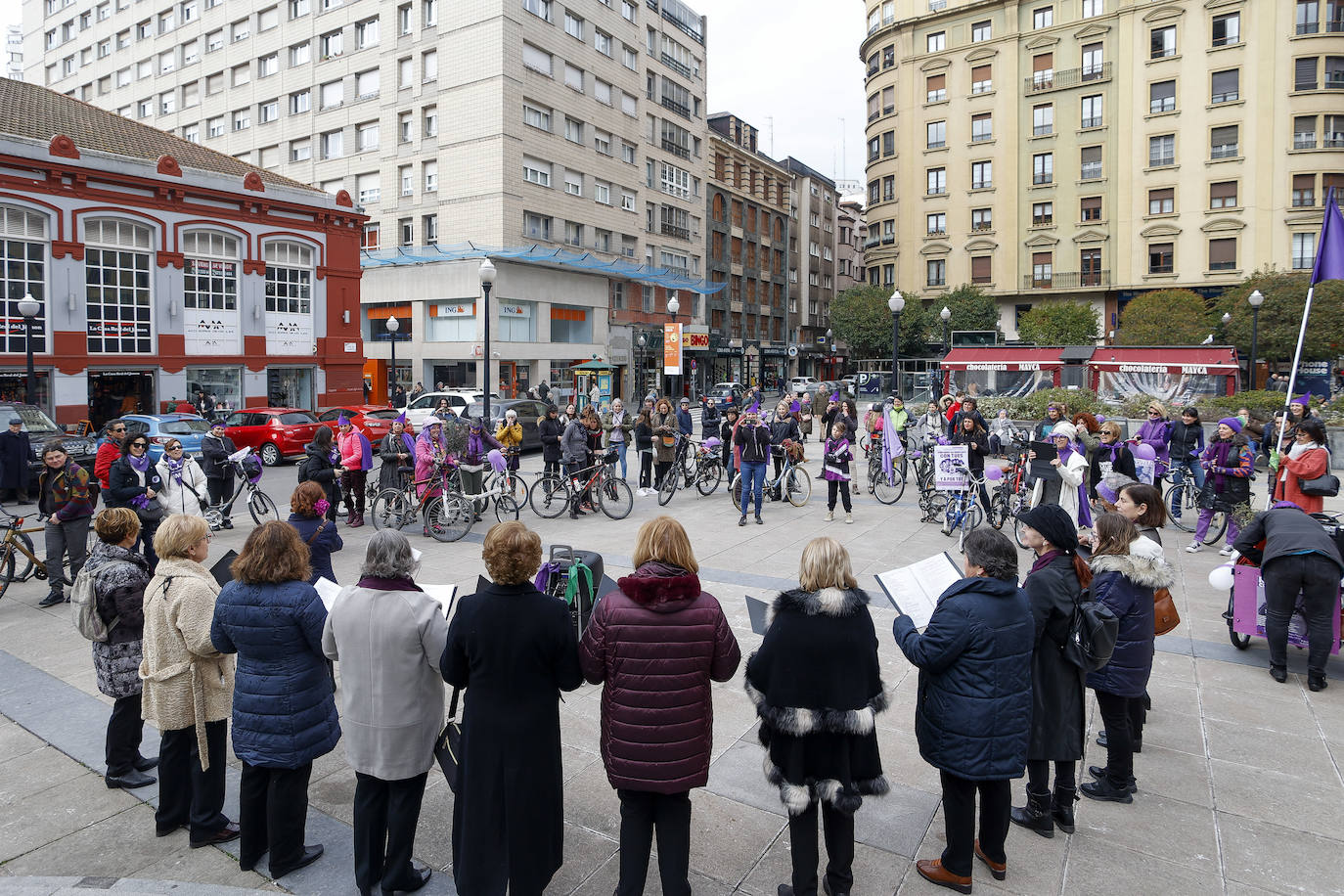 Fotos: El 8M se adelanta en Gijón con la Revuelta Ciclofeminista