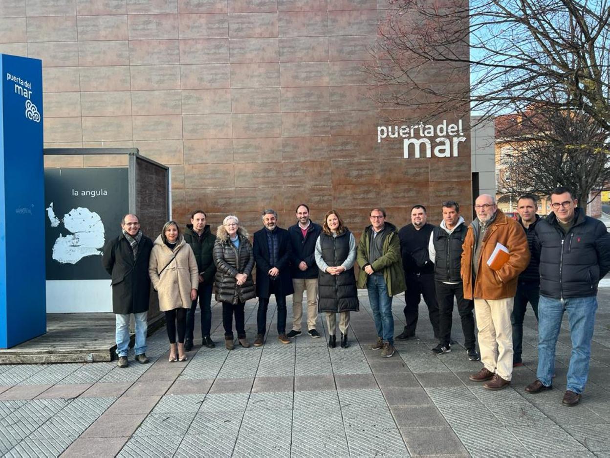 El consejero de Medio Rural, Alejandro Calvo, visitó La Arena. 