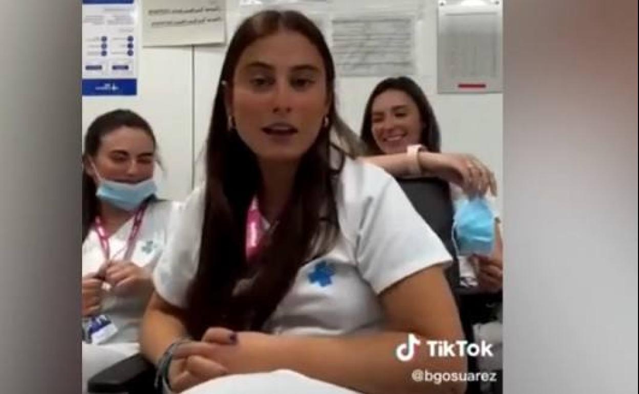 TikTok: La enfermera expedientada por criticar el catalán también se mofó del gallego y un despiste no le permitió opositar en Andalucía