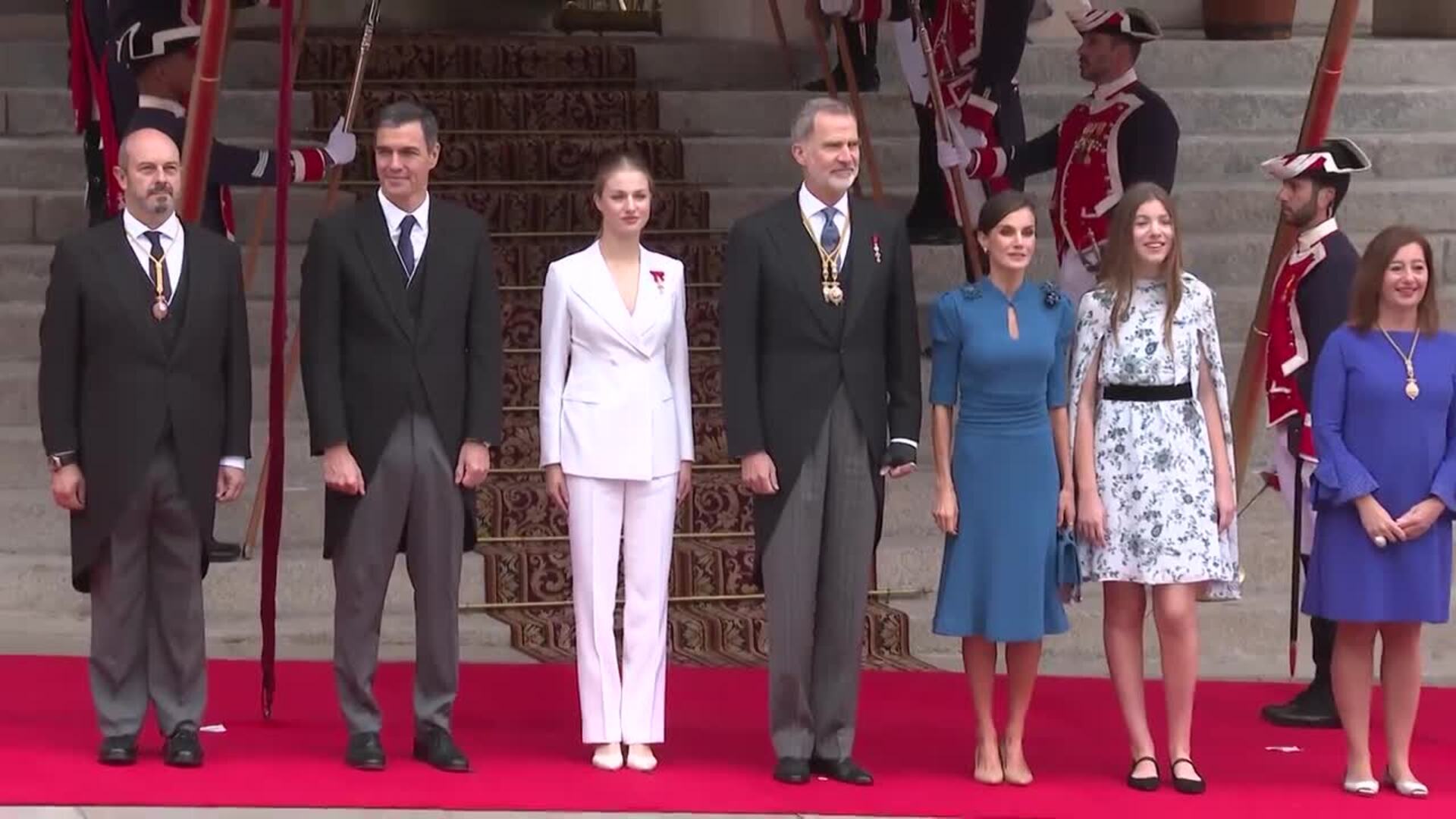 La Princesa Leonor, impecable con un traje blanco en su gran día