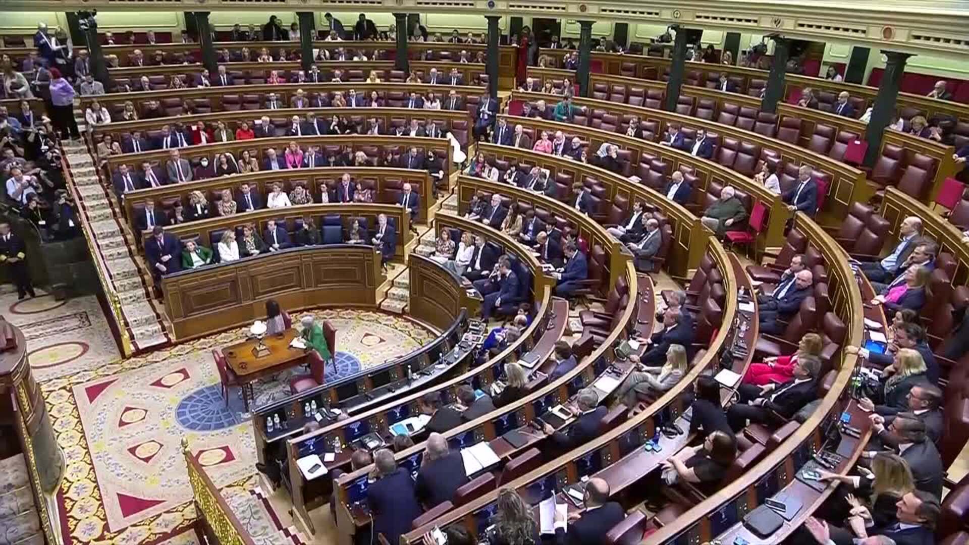 Abascal y los diputados de Vox abandonan el hemiciclo impidiendo la ...