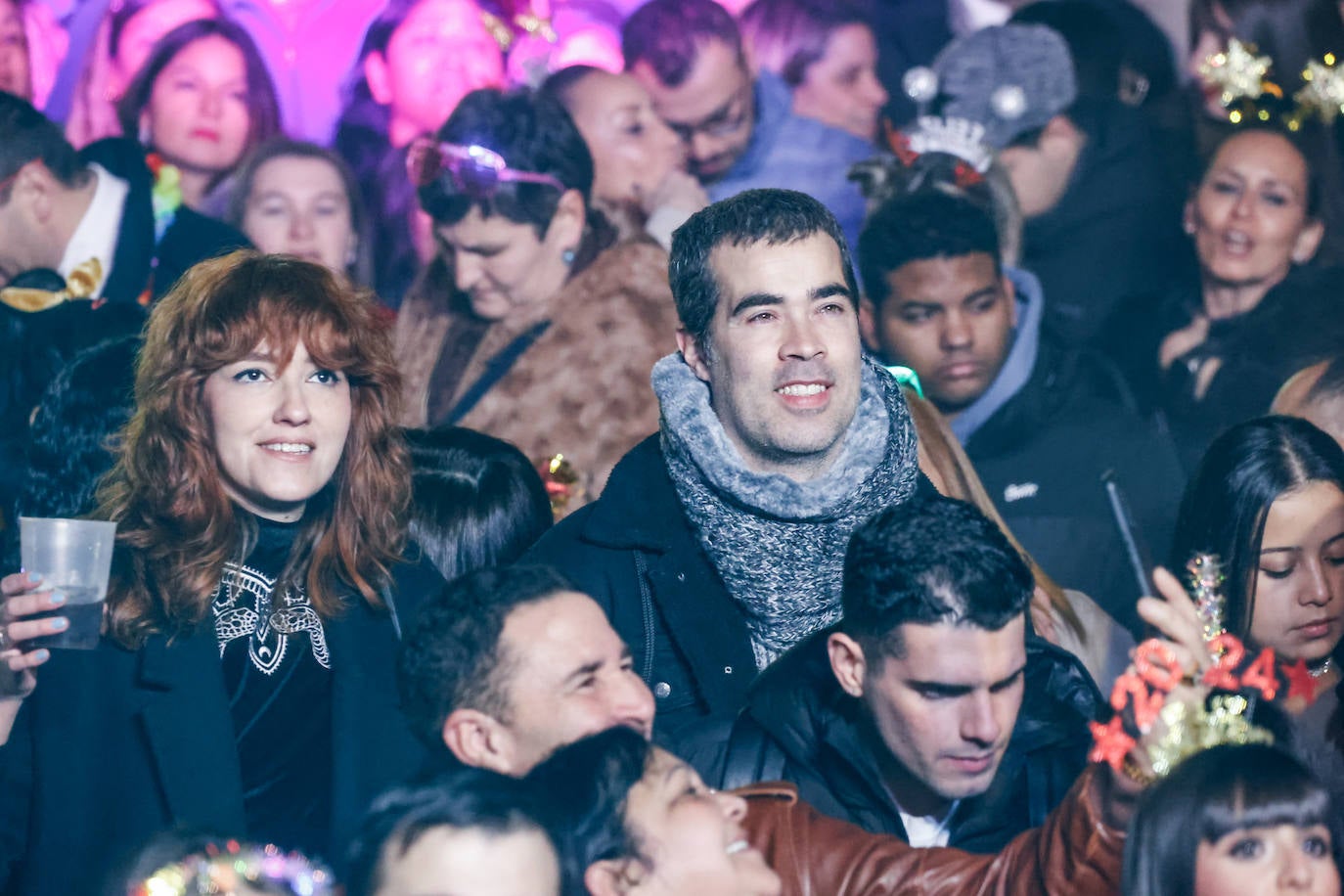 Baile, ilusión y deseos de «salud, amor y buena suerte» en Gijón