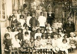 Escolares en el Gijón de antaño.