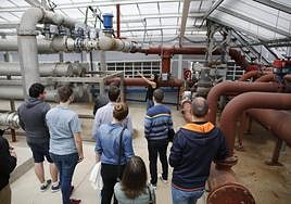 Una visita a las instalaciones de la red de geotermia en Barredo.