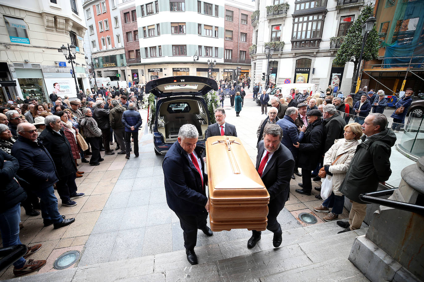 Emotivo adiós a Francisco Gayoso, referente en las confiterías de Oviedo