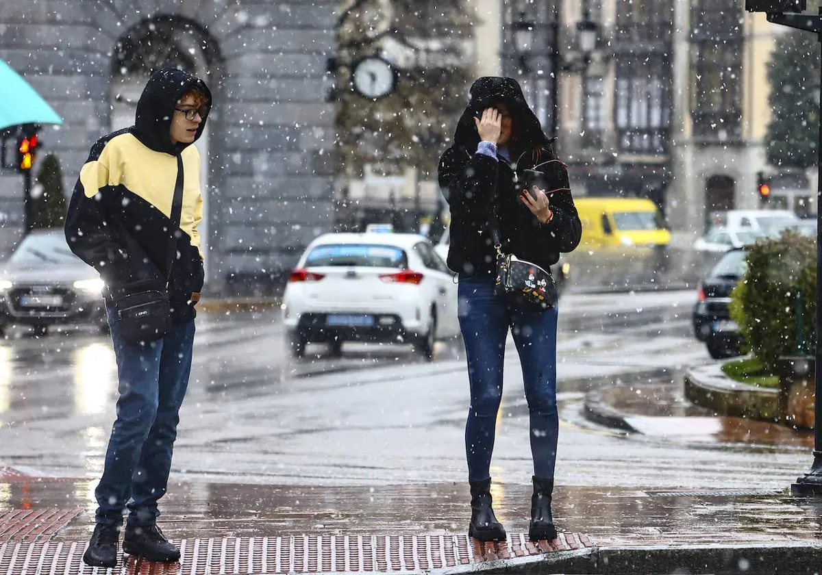 Asturias recibe el primer temporal del año con frío, lluvias y nieve