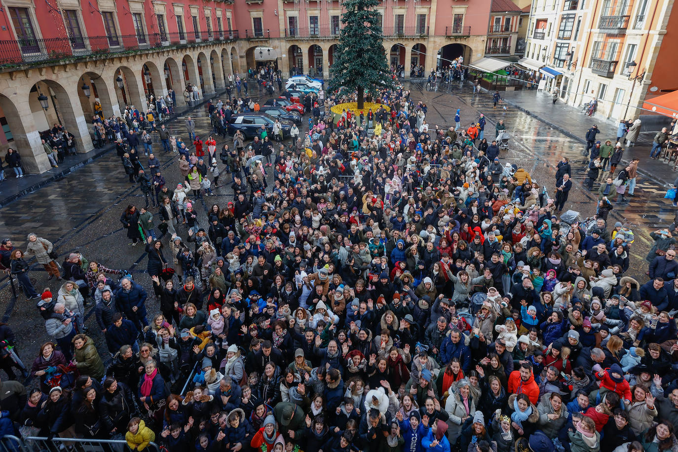 Desembarco de ilusión en Gijón con la llegada de los Reyes Magos