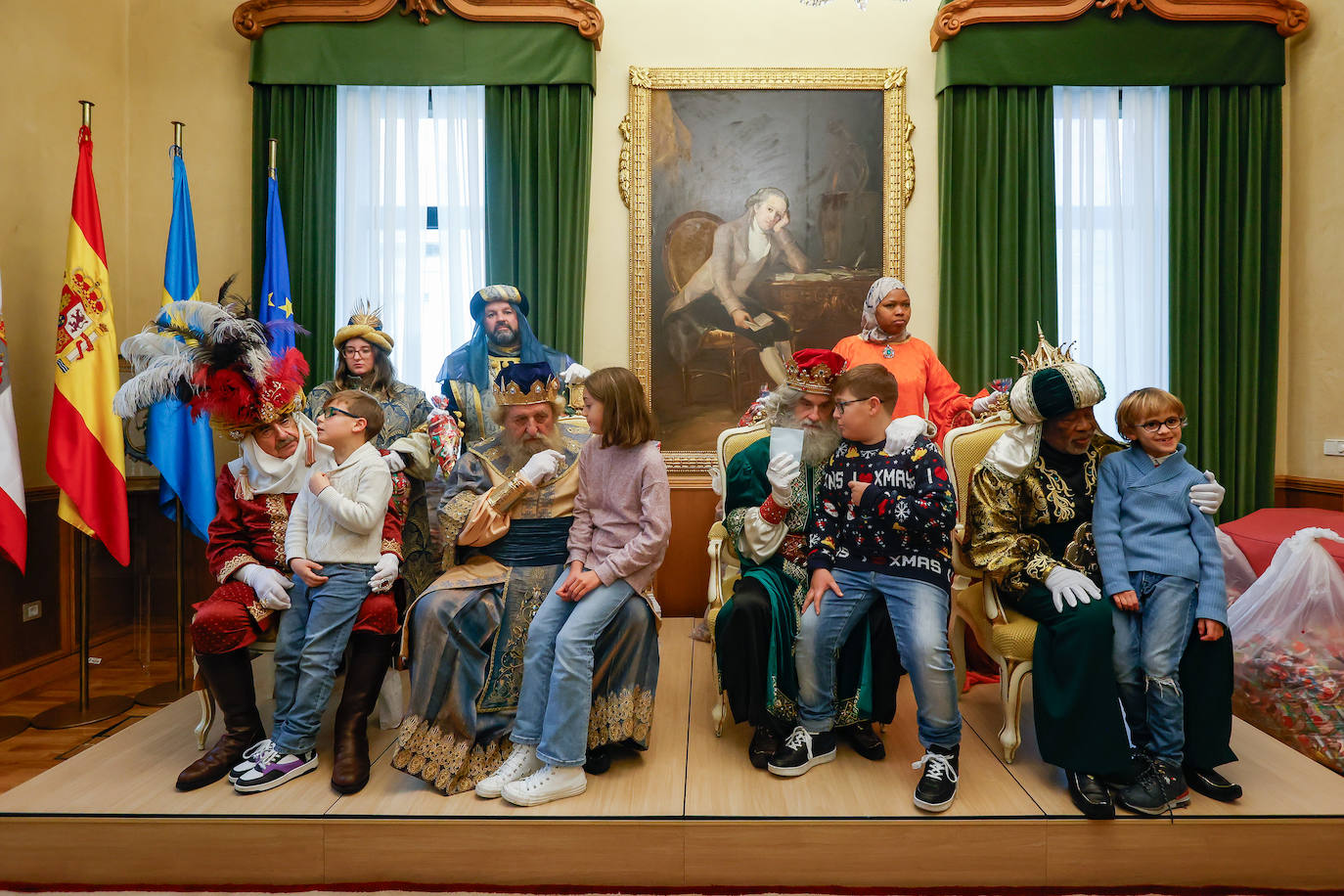 Desembarco de ilusión en Gijón con la llegada de los Reyes Magos