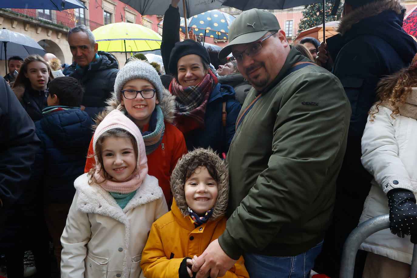 Desembarco de ilusión en Gijón con la llegada de los Reyes Magos