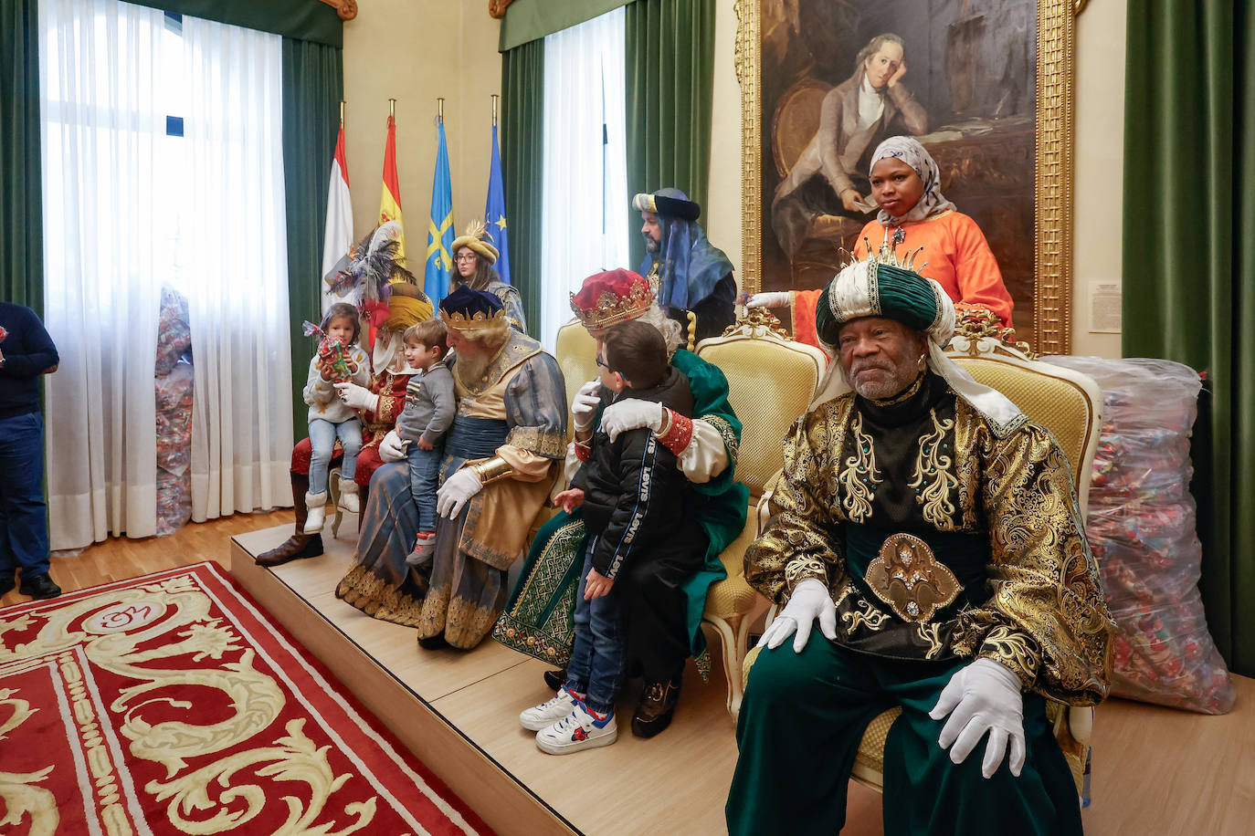 Desembarco de ilusión en Gijón con la llegada de los Reyes Magos