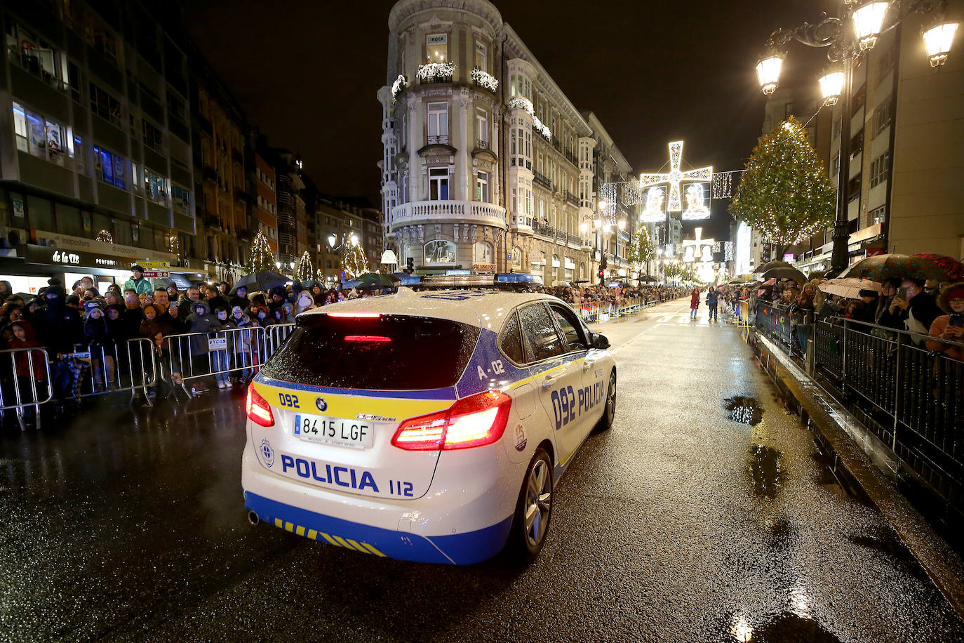 La cabalgata llena de magia e ilusión las calles de Oviedo