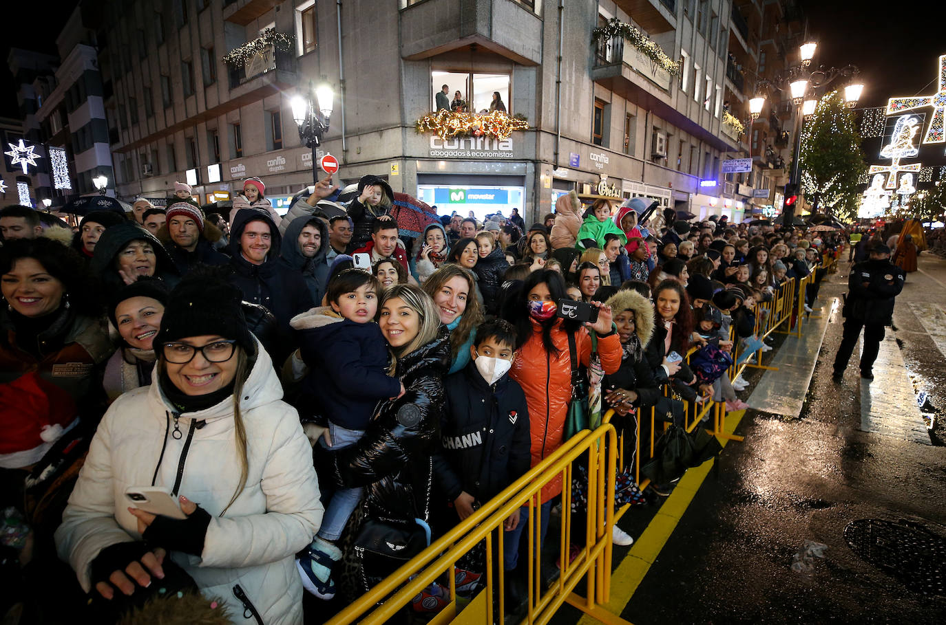 La cabalgata llena de magia e ilusión las calles de Oviedo