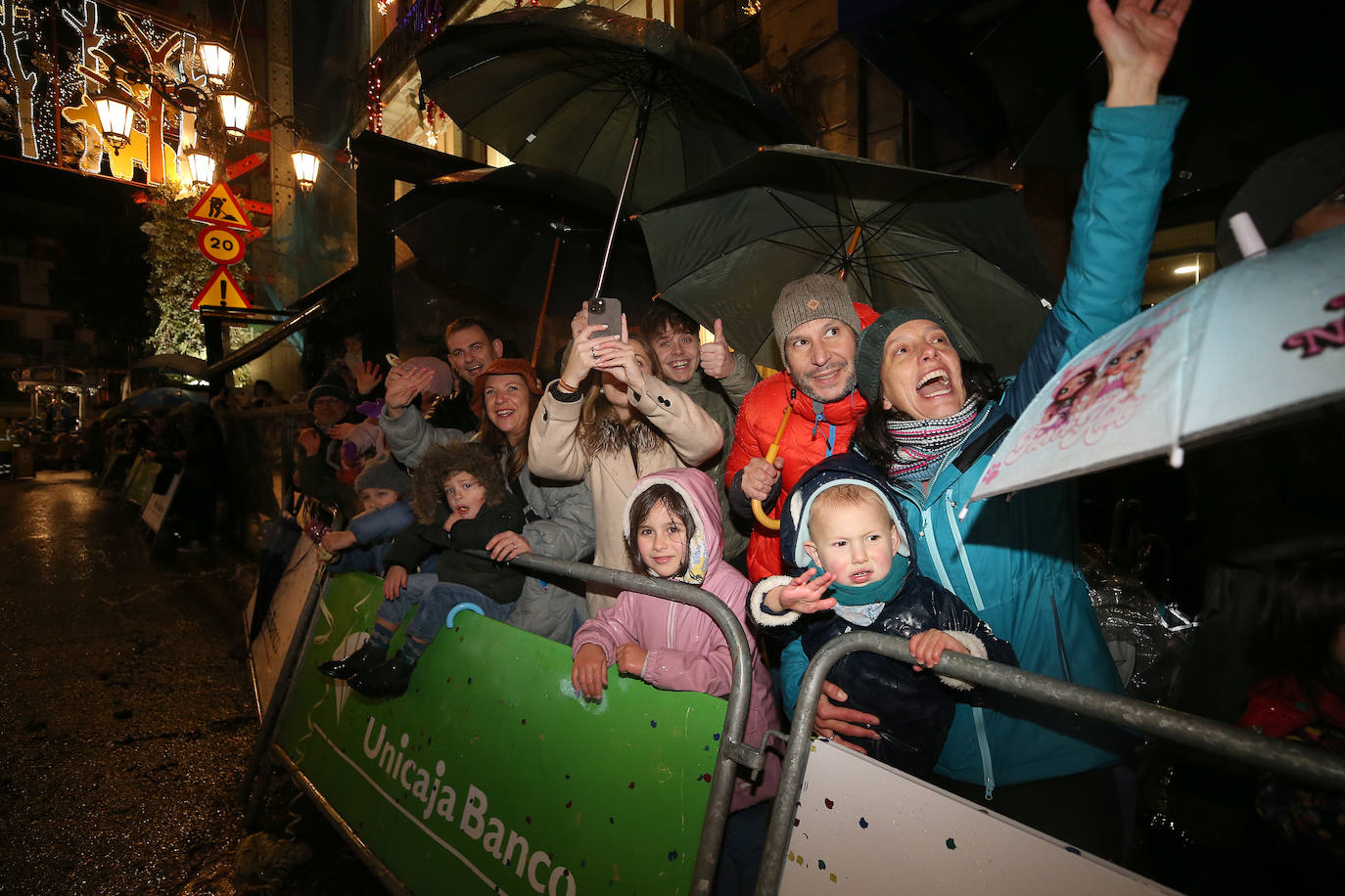 La cabalgata llena de magia e ilusión las calles de Oviedo