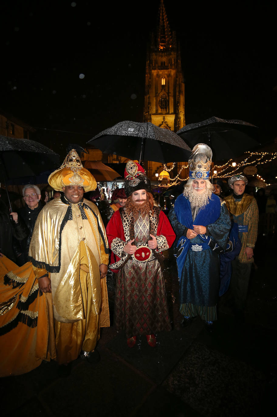 La cabalgata llena de magia e ilusión las calles de Oviedo