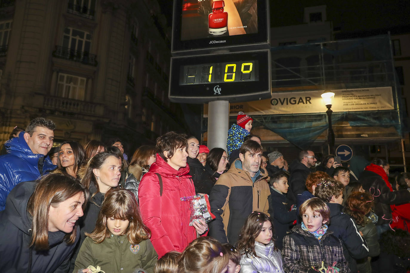 Los Reyes Magos inundan Gijón de ilusión y caramelos