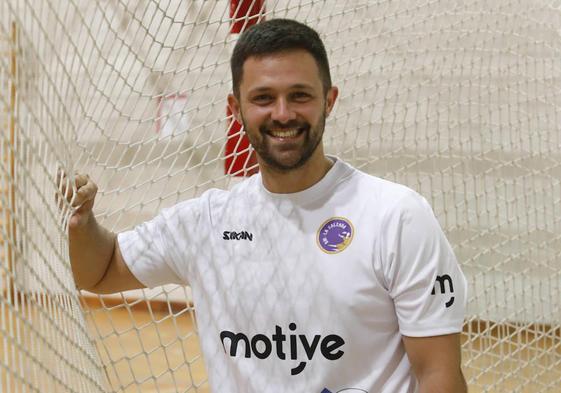 Guillermo Algorri, con la equipación del Motive.co Balonmano La Calzada